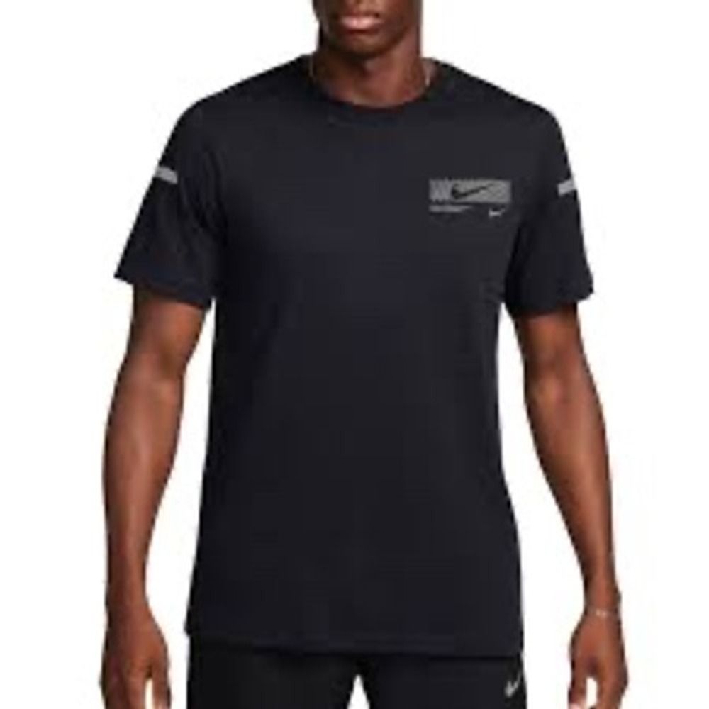 Nikeโ T-Shirt Men Small Black Excellent Dri-FIT Performance Graphic Short Sleeve